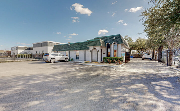 Pictures of Office property located at 10098 Royal Ln, Dallas, TX 75238 for lease - image #1