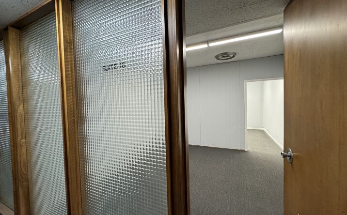 Pictures of Office property located at 5765 N Lincoln Ave, Chicago, IL 60659 for lease - image #1