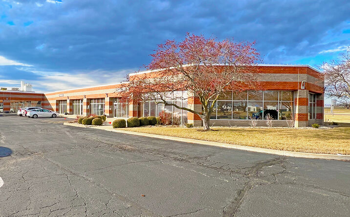Pictures of Office property located at 114 Executive Dr, Highland, IL 62249 for lease - image #1