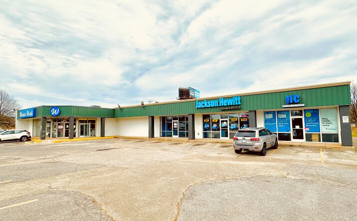 Pictures of Retail property located at 4899 Summer Ave, Memphis, TN 38122 for lease - image #1