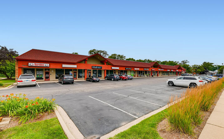 Pictures of Retail property located at 700-730 S Northwest Hwy, Barrington, IL 60010 for lease - image #1