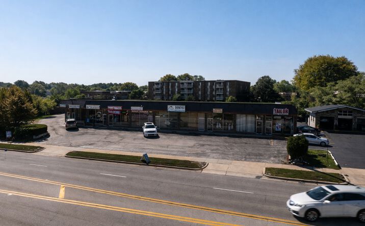 Pictures of Retail property located at 805 W Rand Rd, Arlington Heights, IL 60004 for lease - image #1