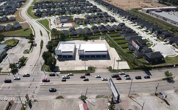 Pictures of Retail, Office, Restaurant property located at 1055 Farm to Market 1960 Rd W, Houston, TX 77090 for lease - image #1