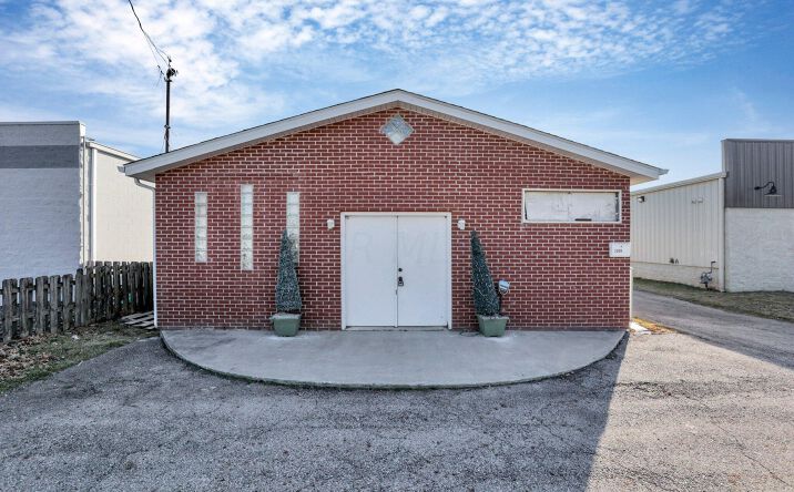 Pictures of Special Purpose property located at 2000 lockbourne Road, Columbus, OH 43207 for lease - image #1