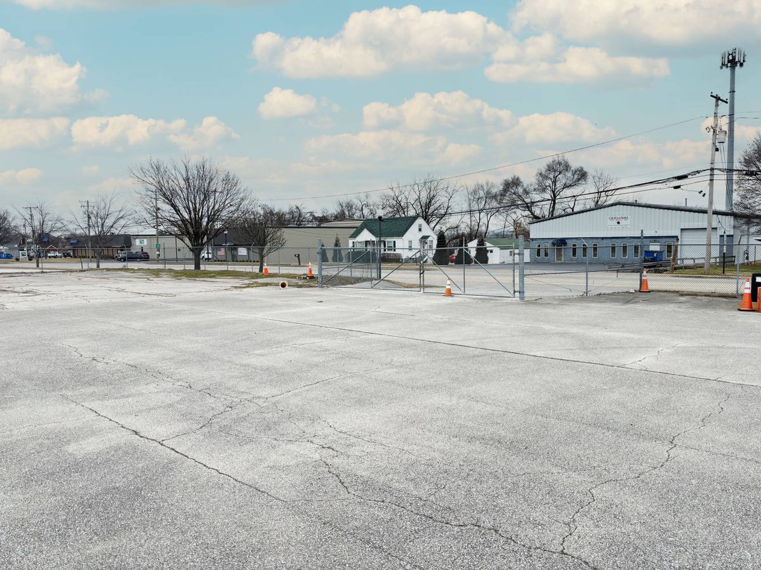 4333 Poplar Level Rd, Louisville, KY 40213