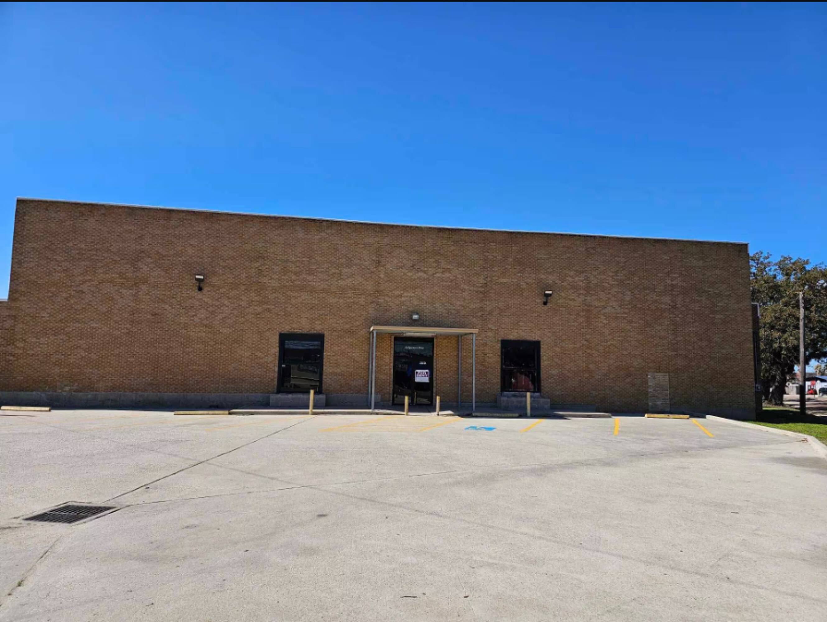 13 Spencer Hwy, South Houston, TX 77587