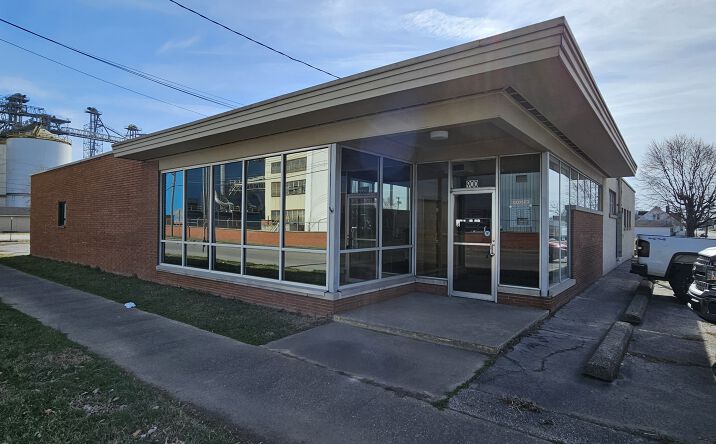 Pictures of Retail, Office, Industrial property located at 900 E 2nd St, Owensboro, KY 42303 for lease - image #1