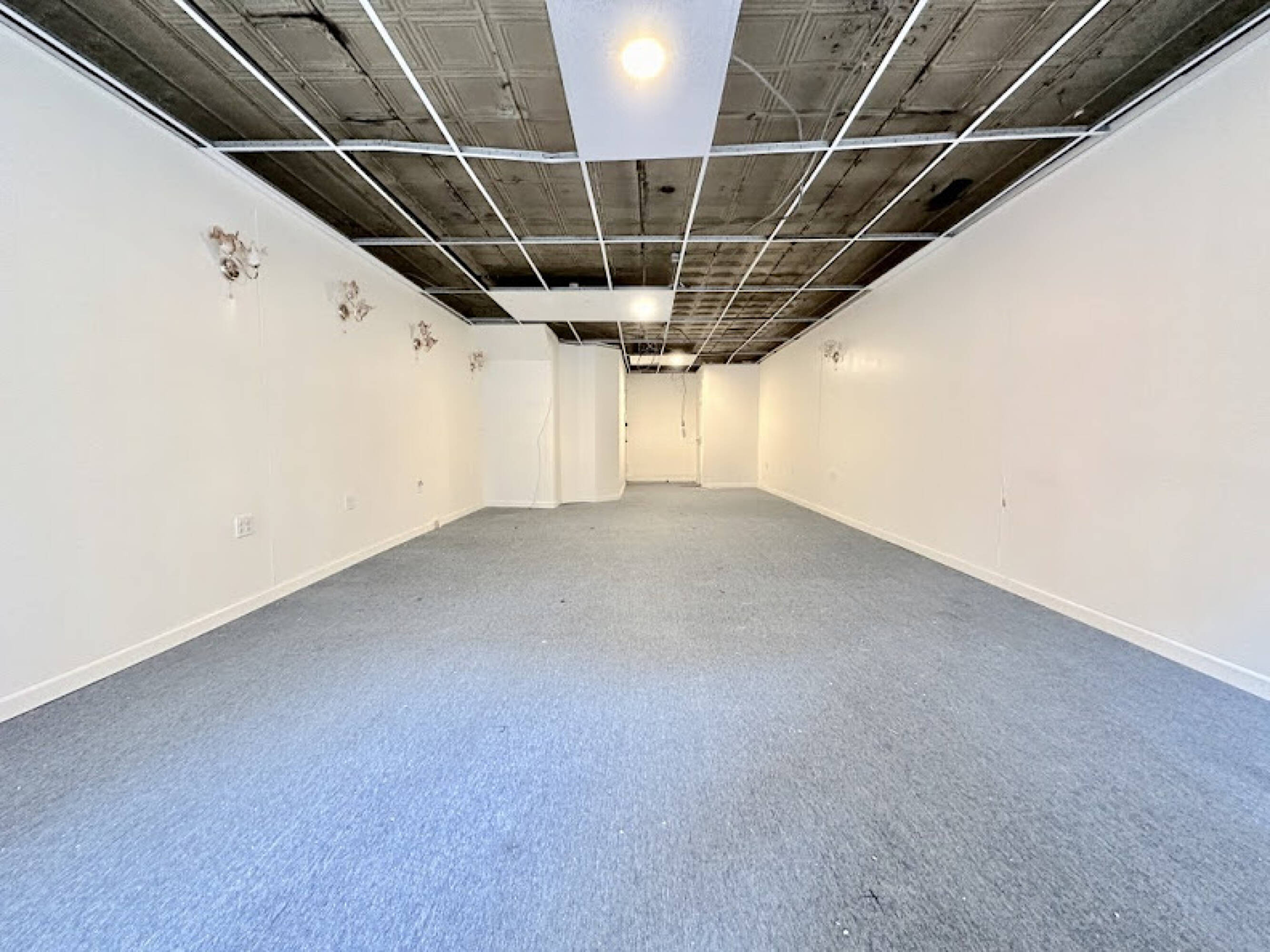 165 W 48th St, New York, NY 10036 | Crexi.com