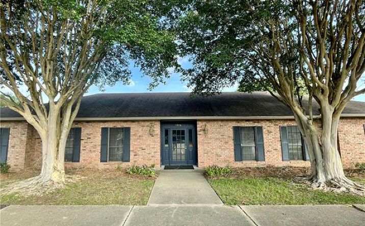 Pictures of Office property located at 1016 Calais Cir, Alexandria, LA 71303 for lease - image #1