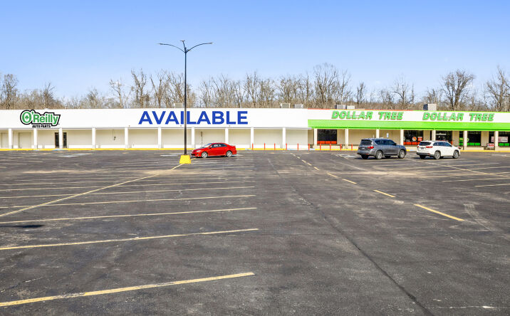 Pictures of Retail property located at 515 W Main St, Waverly, TN 37185 for lease - image #1