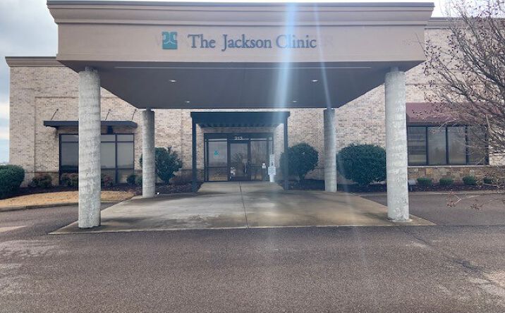 Pictures of Office property located at 213 Sterling Farm Dr, Jackson, TN 38305 for lease - image #1