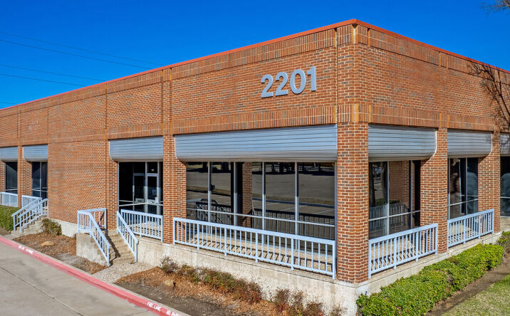 Pictures of Office, Industrial property located at 2201 Brookhollow Plaza Dr, Arlington, TX 76006 for lease - image #1