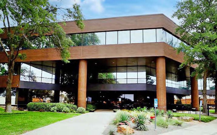 Pictures of Office property located at 524 E Lamar Blvd, Arlington, TX 76011 for lease - image #1