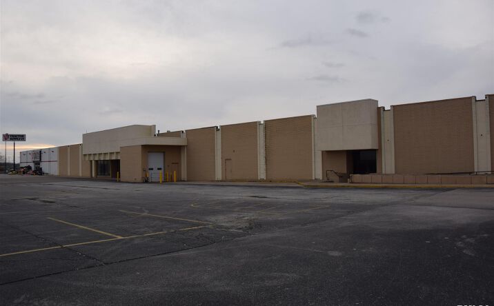 Pictures of Retail, Office, Industrial property located at 3424 COURT Street #300, Pekin, IL 61554 for lease - image #1