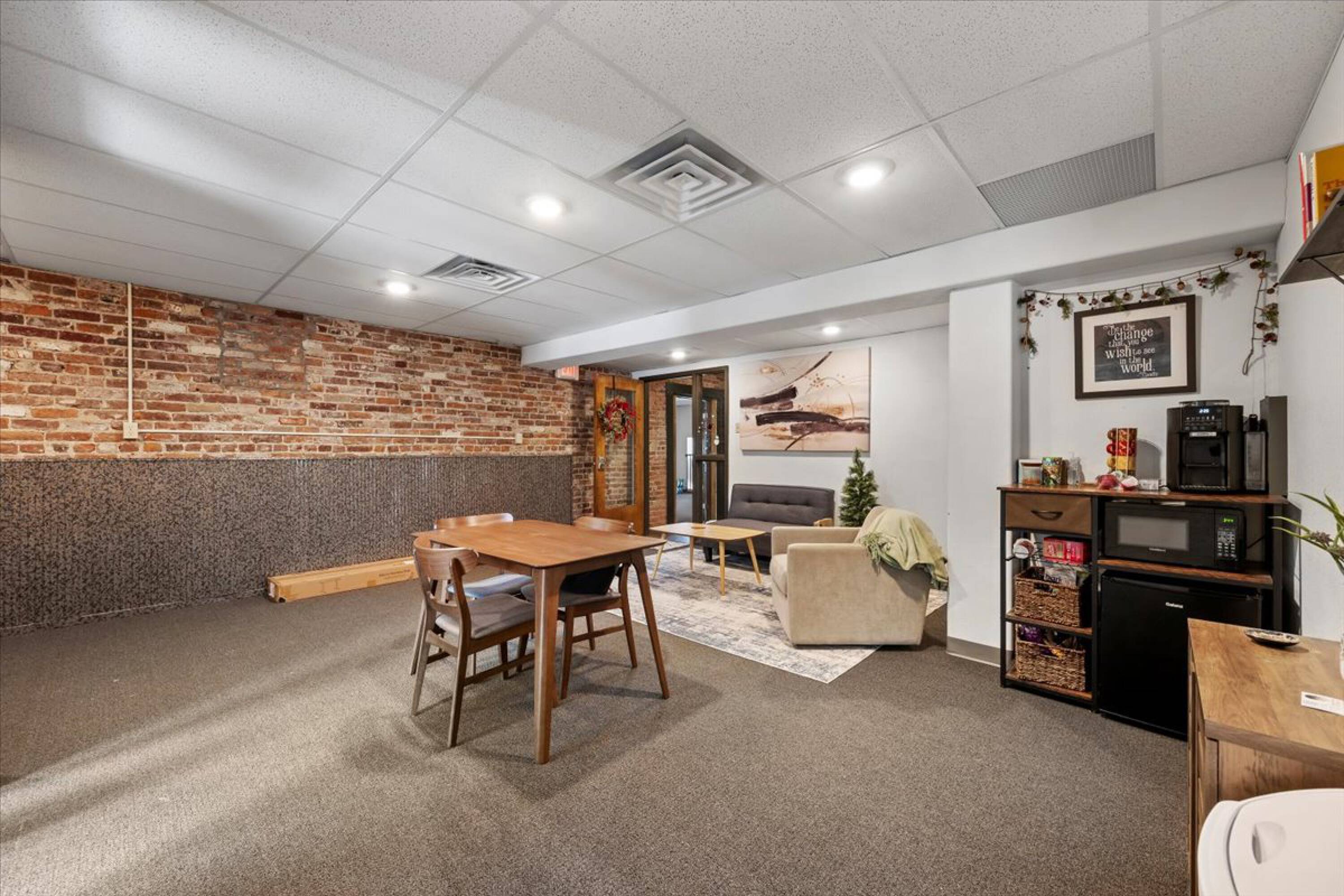 2574916