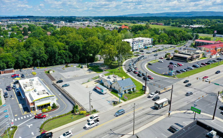Pictures of Retail property located at 1097 Lincoln Way E, Chambersburg, PA 17201 for sales - image #1