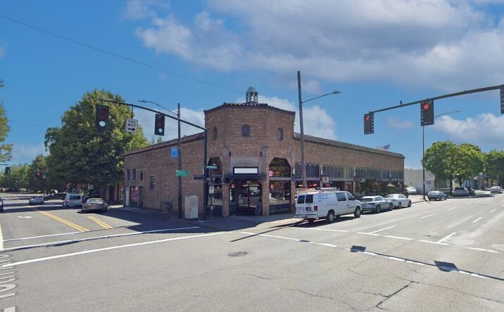 Pictures of Retail, Restaurant property located at 1440 NE Broadway, Portland, OR 97232 for lease - image #1