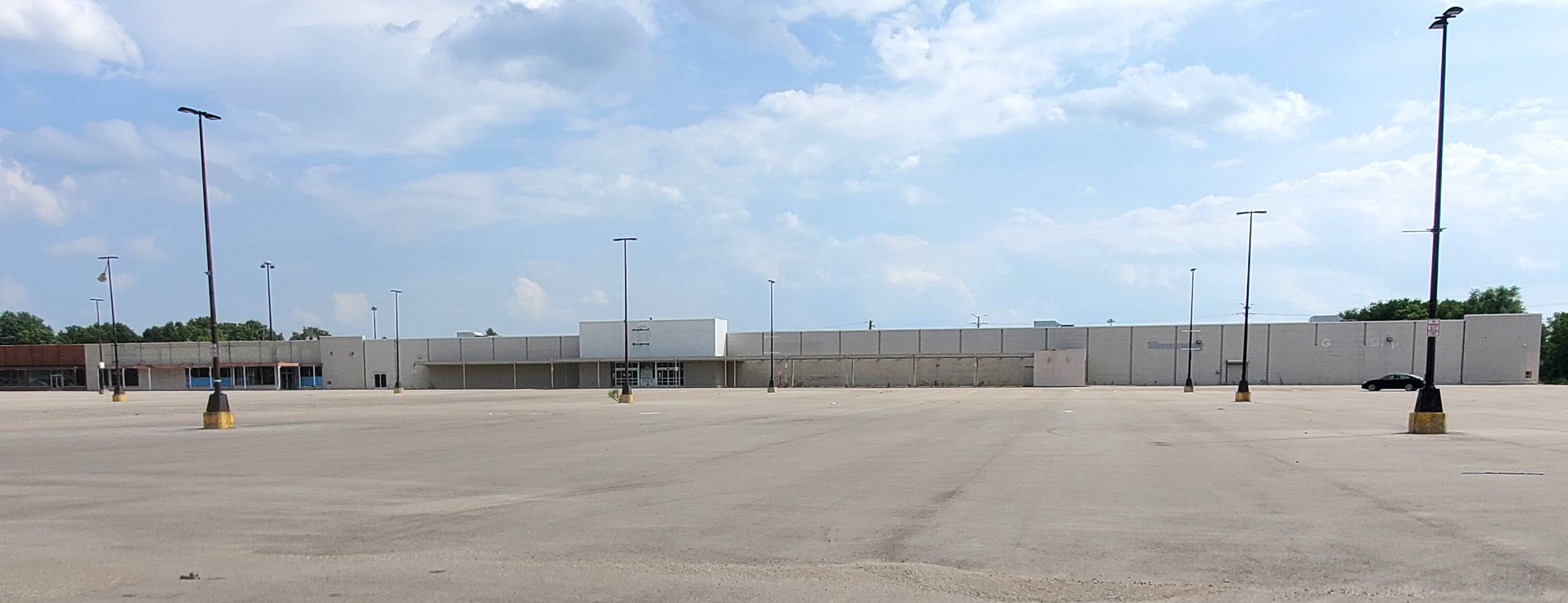 1441 Sandy Hollow Rd, Rockford, IL 61109