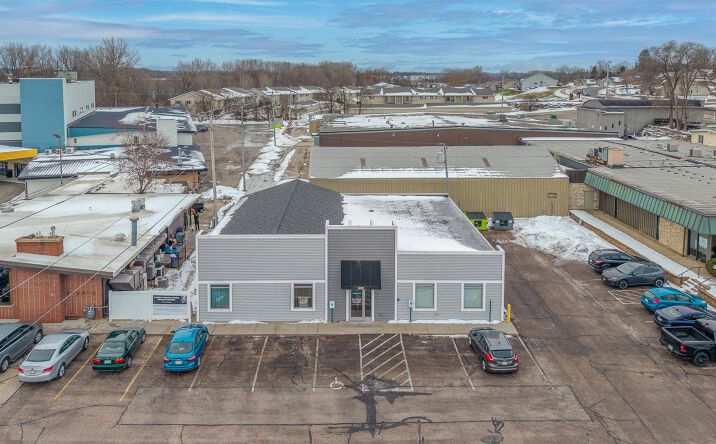 Pictures of Retail, Office, Restaurant, Industrial, Special Purpose property located at 809 Park, Beaver Dam, WI 53916 for lease - image #1