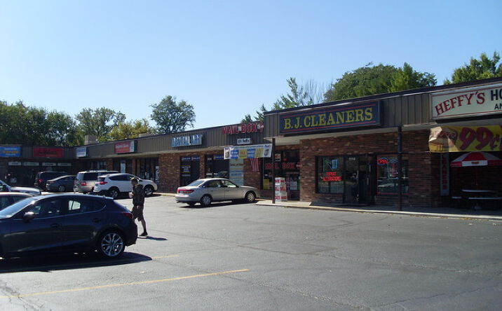 Pictures of Retail property located at 1502 N Elmhurst Rd, Mt Prospect, IL 60056 for lease - image #1