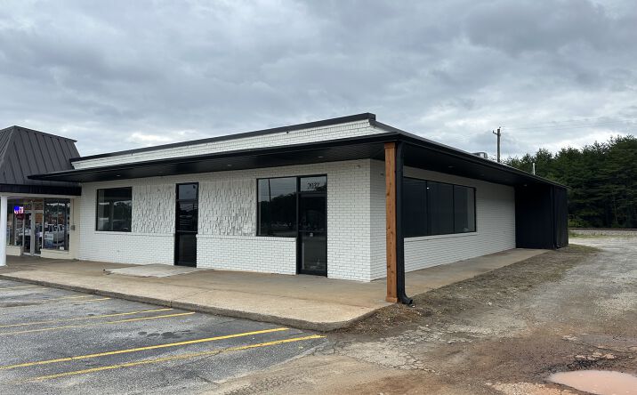 Pictures of Retail property located at 2037 E Main St, Easley, SC 29640 for lease - image #1