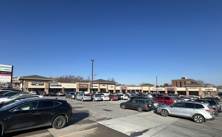 Pictures of Retail property located at 1020 S 74th Plaza, Omaha, NE 68114 for lease - image #1