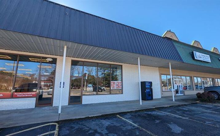 Pictures of Retail, Office property located at 2223 W Beebe Capps Expy, Searcy, AR 72143 for lease - image #1