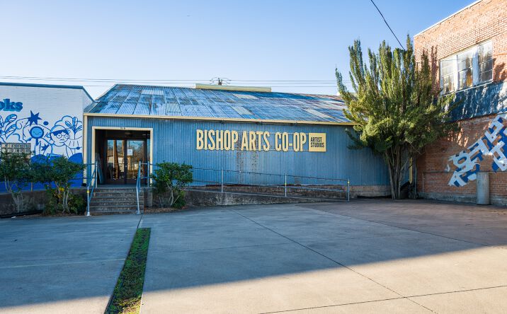 Pictures of Retail, Industrial property located at 518 W Davis St, Dallas, TX 75208 for lease - image #1