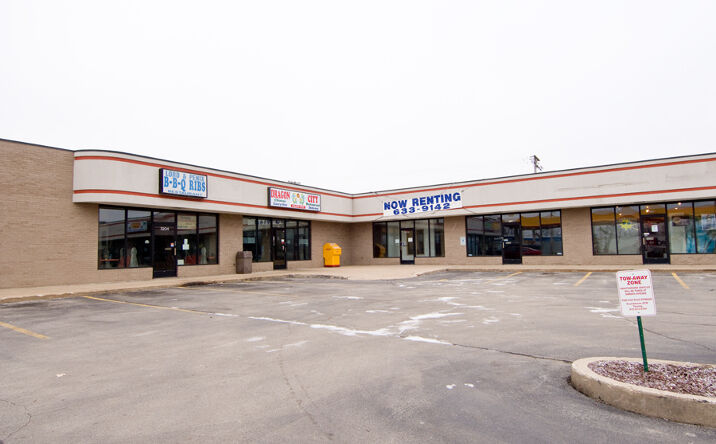 Pictures of Retail, Office, Restaurant property located at 3204 S Alpine Rd, Rockford, IL 61109 for sales - image #1