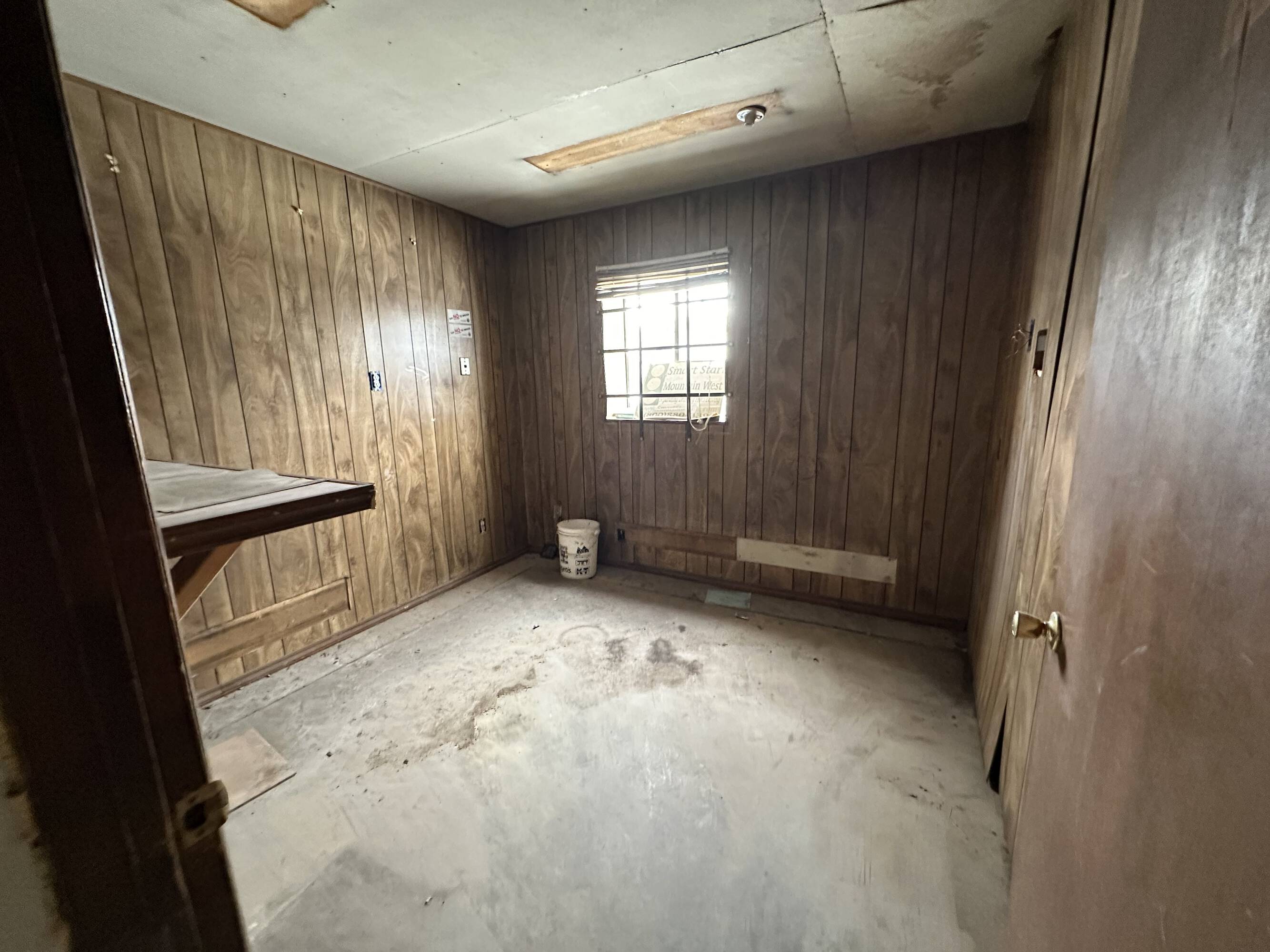 220 Superior Dr, Evanston, WY 82930