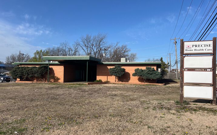 Pictures of Office property located at 900 E Hartford Ave, Ponca City, OK 74601 for lease - image #1