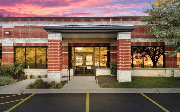 Pictures of Office property located at 2325 Dean St, St. Charles, IL 60175 for lease - image #1