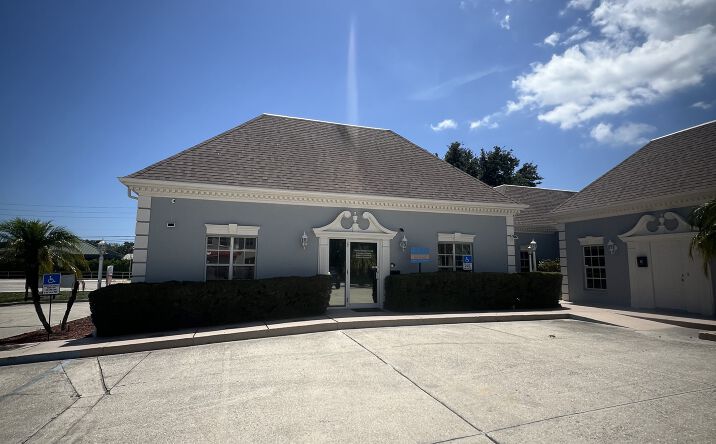 Pictures of Office property located at 205 Montgomery Ave, Sarasota, FL 34243 for lease - image #1