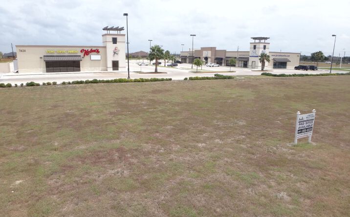 Pictures of Restaurant, Retail, Office property located at 7426 S Staples St, Corpus Christi, TX 78414 for lease - image #1