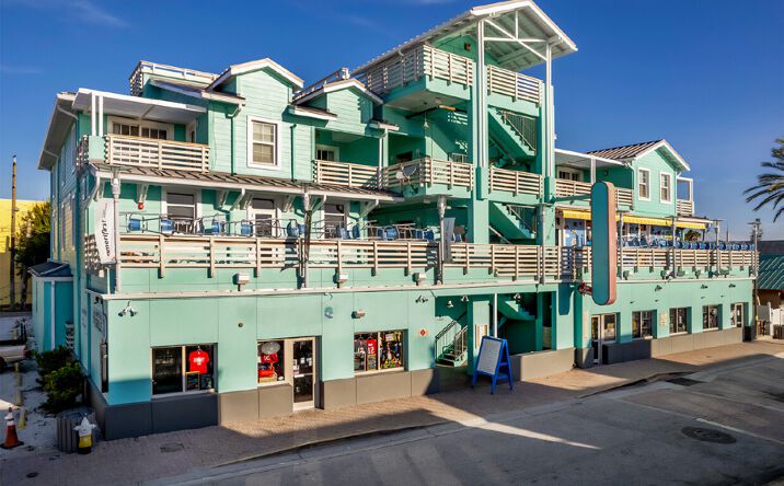 Pictures of Retail, Restaurant property located at 111 Boardwalk Pl W, Madeira Beach, FL 33708 for lease - image #1
