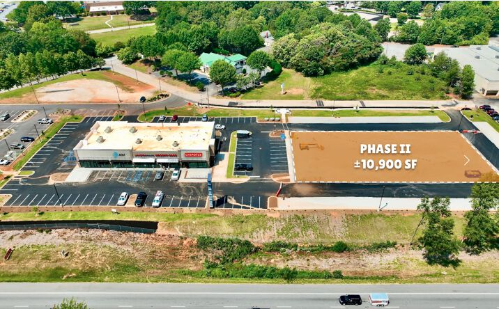 Pictures of Retail property located at 573 Roe Center Ct, Travelers Rest, SC 29690 for sales - image #1
