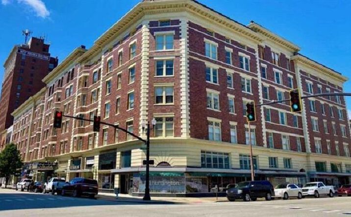 Pictures of Retail property located at 950 4th Ave, Huntington, WV 25701 for lease - image #1
