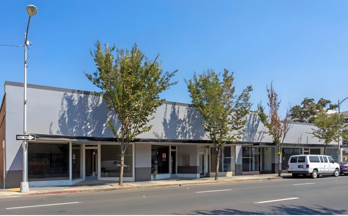 Pictures of Retail property located at 112 S Locust St, Visalia, CA 93291 for lease - image #1