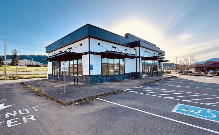 Pictures of Retail property located at 104 Clover Leaf Loop, Sutherlin, OR 97479 for lease - image #1