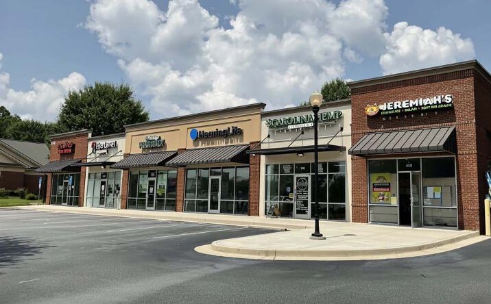 Pictures of Retail property located at 4585 S Cobb Dr SE, Smyrna, GA 30080 for lease - image #1