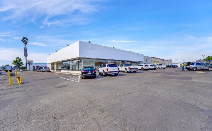 Pictures of Retail property located at 2790 Midway Dr, San Diego, CA 92110 for lease - image #1