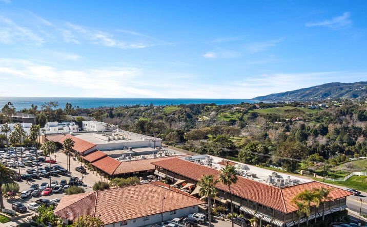 Pictures of Retail property located at 29169,  29171 & 29211 Heathercliff Road, Malibu, CA 90265 for lease - image #1