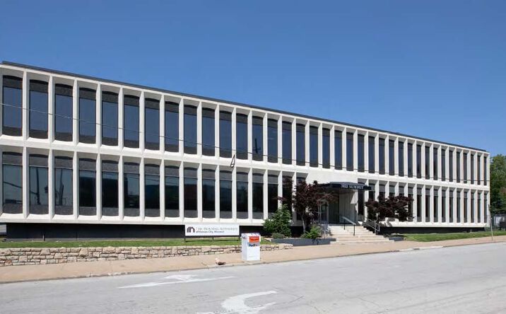 Pictures of Office property located at 3822 Summit St, Kansas City, MO 64111 for lease - image #1