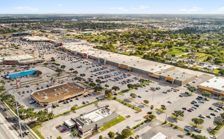 Pictures of Retail property located at 5425 S Padre Island Dr, Corpus Christi, TX 78411 for lease - image #1