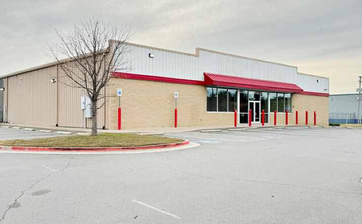 Pictures of Retail, Office property located at 801 E Roosevelt Rd, Little Rock, AR 72206 for lease - image #1