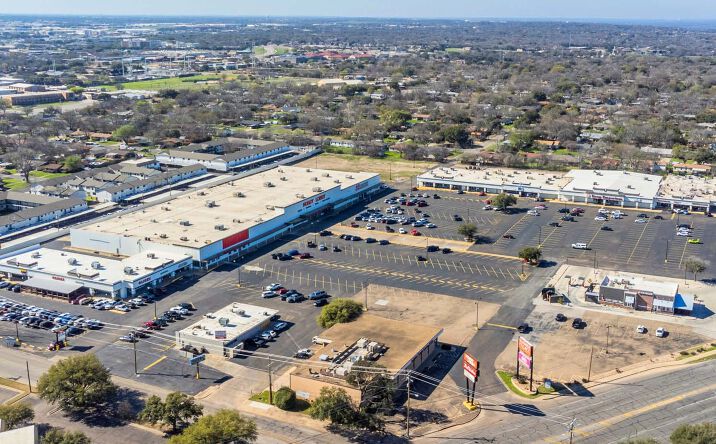 Pictures of Retail property located at 1200 Richland Dr, Waco, TX 76710 for lease - image #1