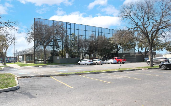 Pictures of Office property located at 403 S WW White Rd, San Antonio, TX 78219 for lease - image #1