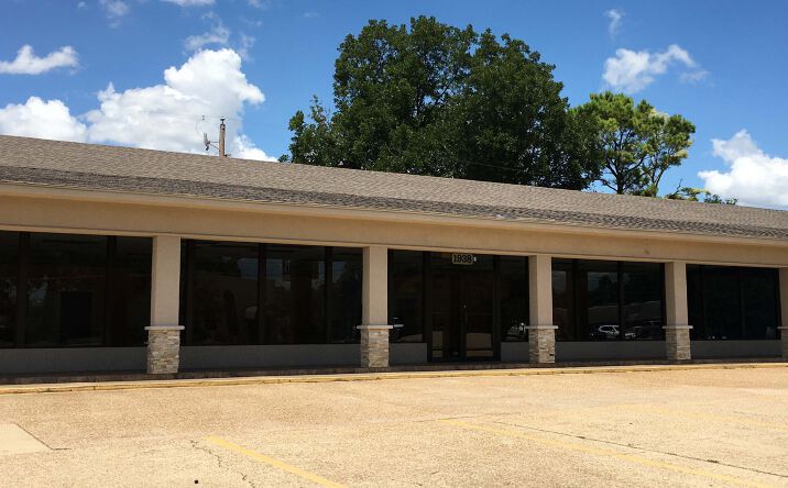 Pictures of Retail, Office property located at 1938 & 1950 E. 70th Street, Shreveport, LA 71105 for lease - image #1