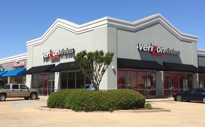 Pictures of Retail property located at 7230 Youree Dr, Shreveport, LA 71105 for lease - image #1