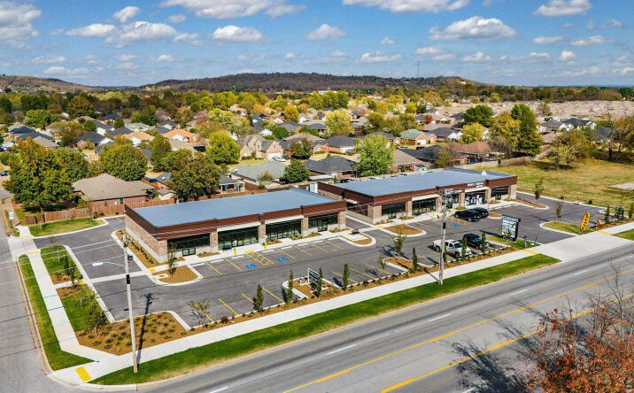 Pictures of Retail, Office, Restaurant property located at 2588 & 2630 E Robinson Ave, Springdale, AR 72764 for lease - image #1